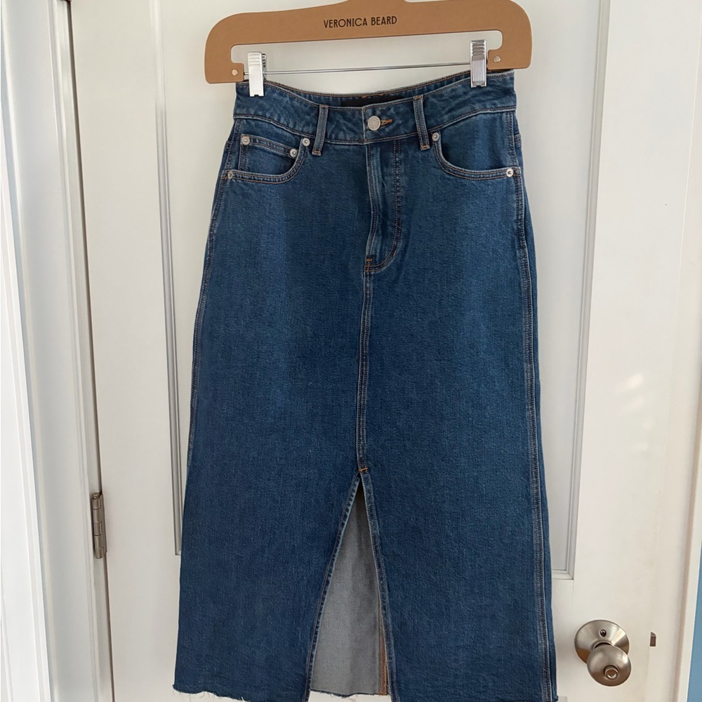Great transitional denim skirt. In perfect condition.